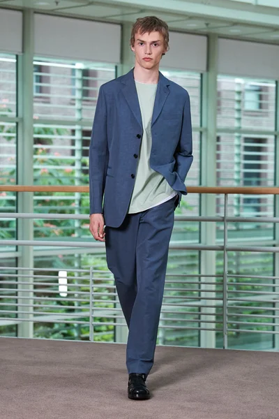 Look 12